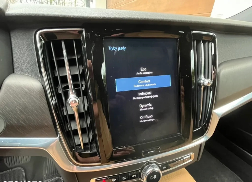 Volvo V90 Cross Country cena 122900 przebieg: 188000, rok produkcji 2019 z Cieszanów małe 781